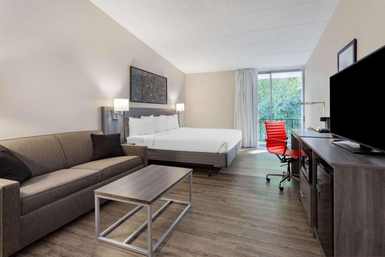 รามาดา บาย วินด์แฮม วินด์เซอร์ ล็อกส์ Hotel วินด์เซอร์ล็อกส์ ภายนอก รูปภาพ